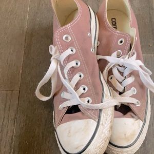 Light Purple low tip converse, very comfortable:)